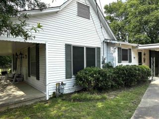 Foreclosed Home - 234 N JEFFUS ST, 75435