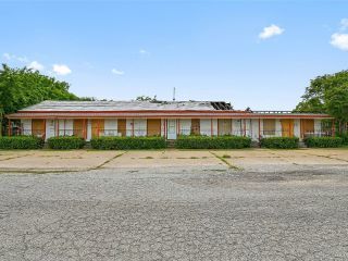 Foreclosed Home - 101 N PECAN ST, 75452