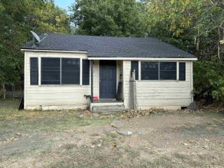 Foreclosed Home - 1131 6TH ST SE, 75460