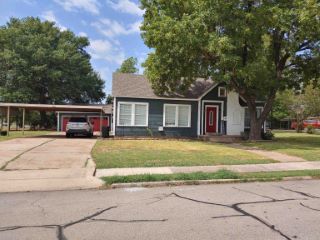 Foreclosed Home - 1114 S MAIN ST, 75460