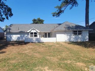 Foreclosed Home - 412 E GREENFIELD DR, 75501