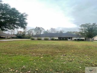 Foreclosed Home - 28 HICKORY OAK LN, 75501