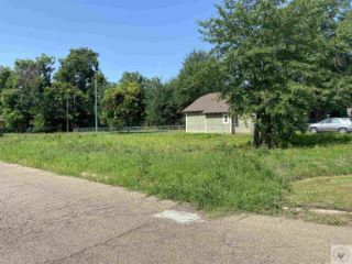 Foreclosed Home - 2201 W 9TH ST, 75501