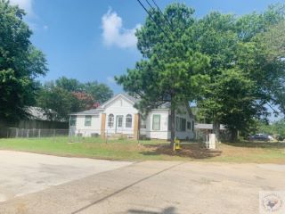 Foreclosed Home - 1000 NELSON ST, 75563