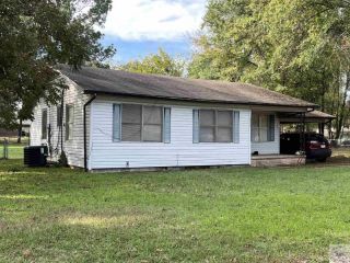 Foreclosed Home - 111 N DAVIS ST, 75570