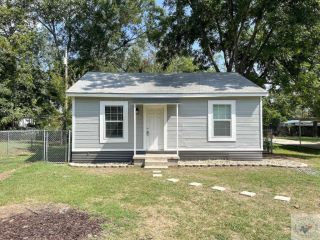 Foreclosed Home - 108 N MERRILL ST, 75570