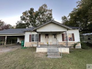 Foreclosed Home - 1104 S BOWIE ST, 75570