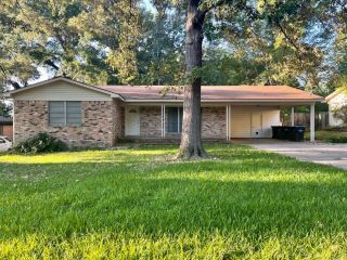 Foreclosed Home - 810 MEADOWBROOK DR, 75601