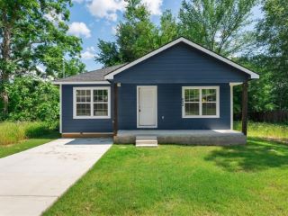 Foreclosed Home - 622 W SABINE ST, 75601