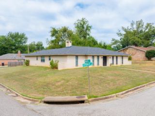 Foreclosed Home - 1801 LIVINGSTON ST, 75601