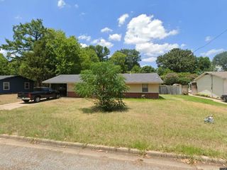 Foreclosed Home - 203 W TWILIGHT DR, 75604