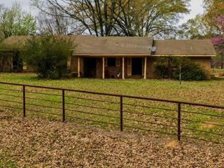 Foreclosed Home - 1050 E MOUNTAIN RD S, 75604