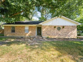 Foreclosed Home - 301 IRVING ST, 75605