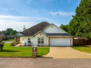 Foreclosed Home - 1600 SHAWNEE DR, 75605