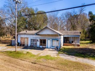 Foreclosed Home - 2200 N MAIN ST, 75647