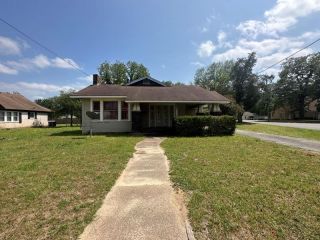 Foreclosed Home - 1309 W MAIN ST, 75652