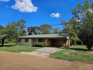 Foreclosed Home - 214 S PINE, 75656