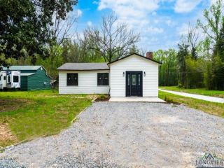 Foreclosed Home - 410 E CLARKSVILLE ST, 75657