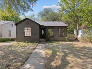 Foreclosed Home - 1318 W 3RD ST, 75701
