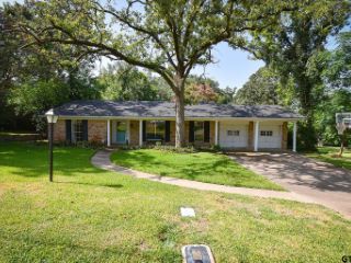 Foreclosed Home - 1615 HILLCREST ST, 75766