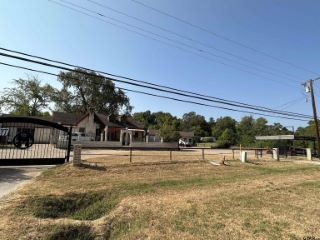 Foreclosed Home - 9660 US HIGHWAY 79 W, 75766