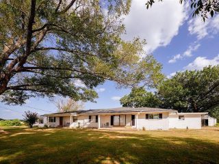 Foreclosed Home - 166 COUNTY ROAD 4510 E, 75835