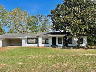 Foreclosed Home - 5472 STATE HIGHWAY 147 N, 75935