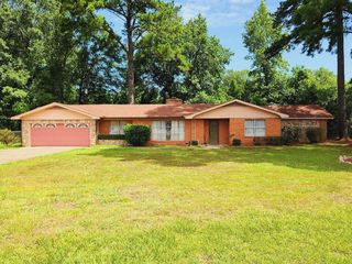 Foreclosed Home - 140 E GIBSON ST, 75951