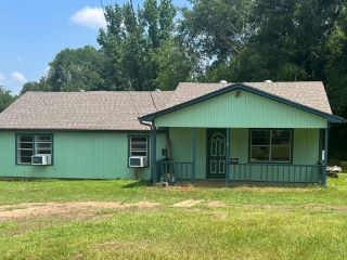 Foreclosed Home - 998 COUNTY ROAD 820, 75964