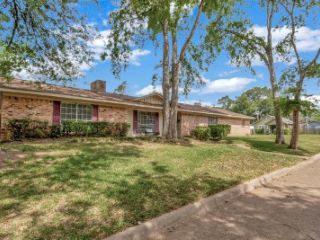 Foreclosed Home - 2927 N PECAN ST, 75965