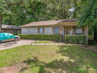 Foreclosed Home - 1918 PEARL ST, 75965