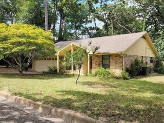 Foreclosed Home - 1805 HEATHER ST, 75965