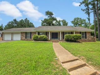 Foreclosed Home - 2400 DOGWOOD DR, 75965