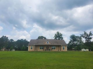 Foreclosed Home - 215 PINE VALLEY DR, 75968
