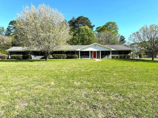 Foreclosed Home - 318 N PINE ST, 75979