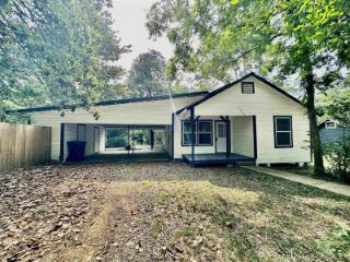 Foreclosed Home - 1005 S PECAN ST, 75979