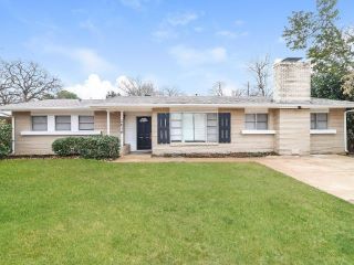 Foreclosed Home - 2018 W RANDOL MILL RD, 76012