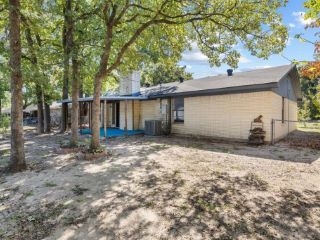 Foreclosed Home - 412 PECAN ST, 76020