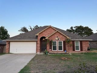 Foreclosed Home - 712 KRISTON DR, 76020