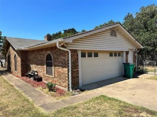 Foreclosed Home - 2317 E RENFRO ST, 76028