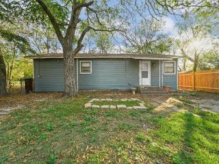 Foreclosed Home - 1404 N WILHITE ST, 76031