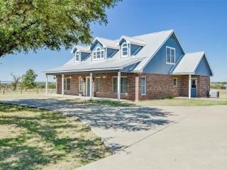 Foreclosed Home - 4190 OLD GRANBURY RD, 76049