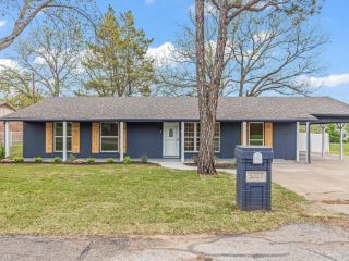 Foreclosed Home - List 101176120