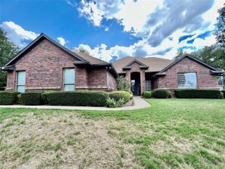 Foreclosed Home - 6431 WESTOVER DR, 76049
