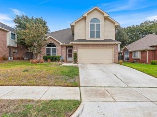 Foreclosed Home - 1912 HUNTERS RIDGE DR, 76051