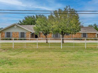 Foreclosed Home - 1501 FM 156 S, 76052