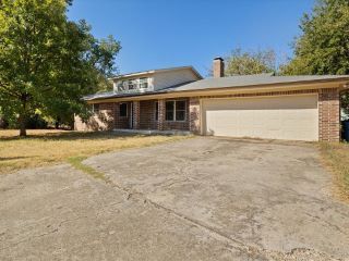 Foreclosed Home - 120 ROSEDALE AVE, 76059