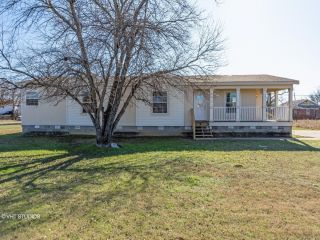 Foreclosed Home - 303 Sw 14th St, 76067