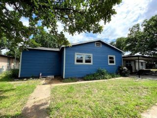 Foreclosed Home - 607 SW 18TH ST, 76067
