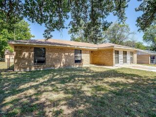 Foreclosed Home - 1110 N ELM ST, 76086